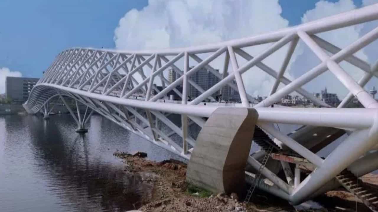 Ahmedabad: ફૂટ ઓવરબ્રિજ પર જવા માટે 10થી 20 રૂપિયા ફી રાખવામાં આવશે, મે મહિનામાં ખૂલ્લો મૂકાય તેવી શક્યતા