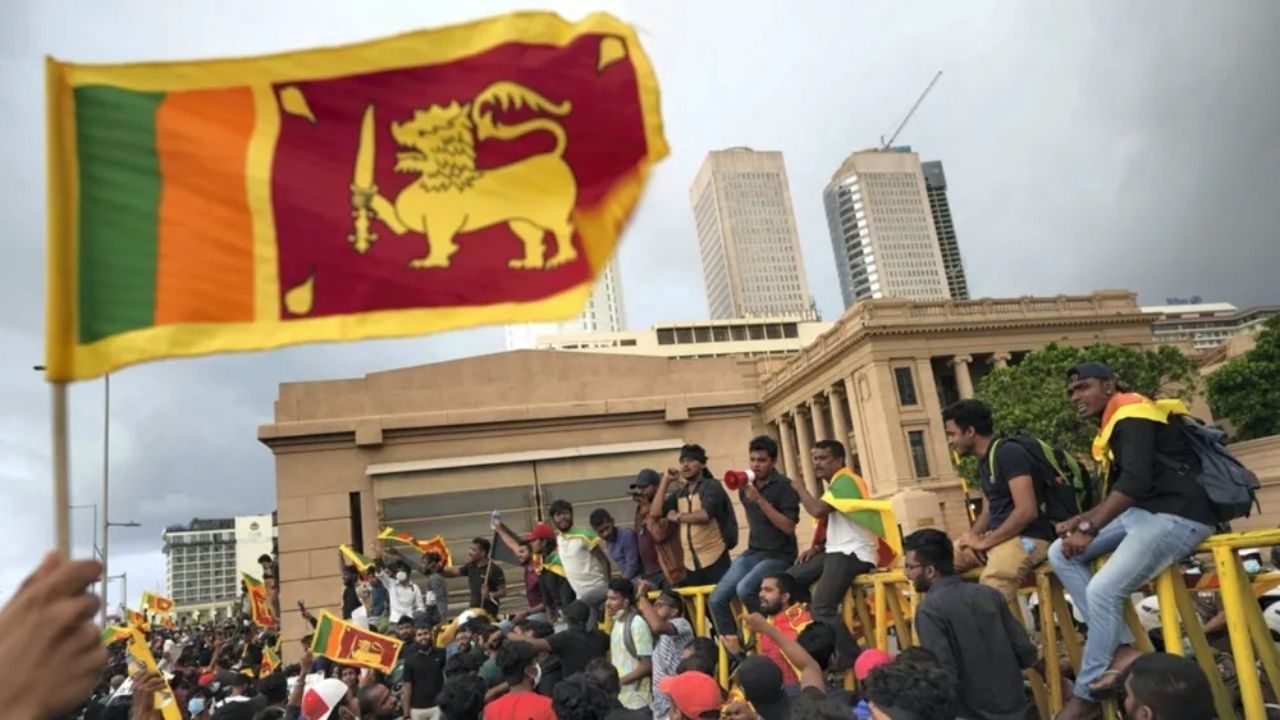 Sri Lanka Crisis: શ્રીલંકામાં આર્થિક સંકટ યથાવત, રાષ્ટ્રપતિ રાજપક્ષે કરશે નવી કેબિનેટ રચના, આજે શપથ લેશે મંત્રી
