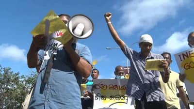 શ્રીલંકામાં આર્થિક સંકટ વચ્ચે લોકોનું વિરોધ પ્રદર્શન યથાવત, સરકાર પર ભ્રષ્ટાચારનો આરોપ