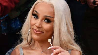 Grammy Awards 2022 : સિંગર ડોજા કેટ બાથરૂમમાંથી નીકળીને આવી સ્ટેજ પર, જુઓ વાયરલ વીડિયો