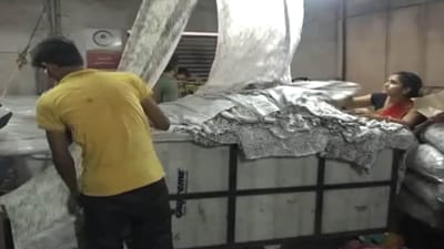 Surat: કોલસા લિગ્નાઇટના વધેલા ભાવોથી બચવા સુરતની અનેક કાપડ મિલોએ લાકડાનો ગેરકાયદે વપરાશ શરૂ કરી દીધો