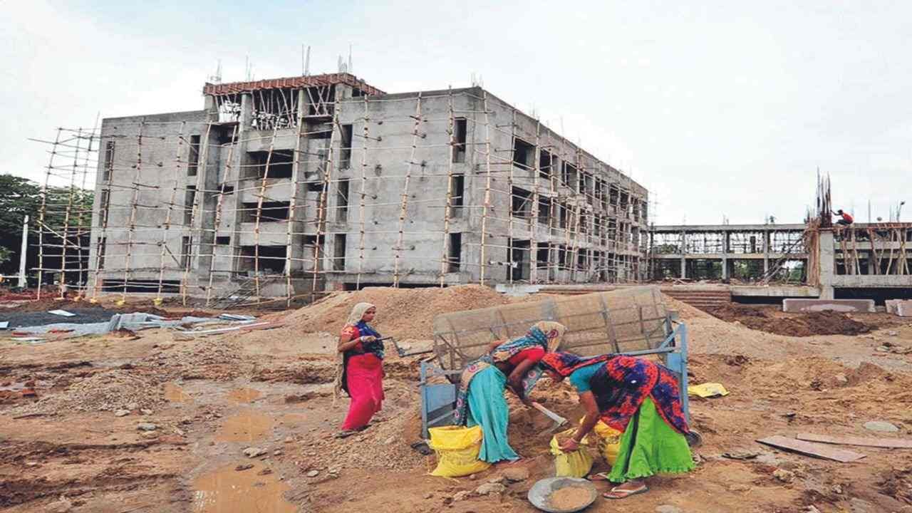 Surat : સ્ટીલ, સિમેન્ટના ભાવમાં અતિશય વૃદ્ધિ અને અન્ય પડતર પ્રશ્નના વિરોધમાં મનપાના વિવિધ પ્રોજેક્ટોની ટેન્ડર પ્રક્રિયા 70 દિવસથી ઠપ્પ