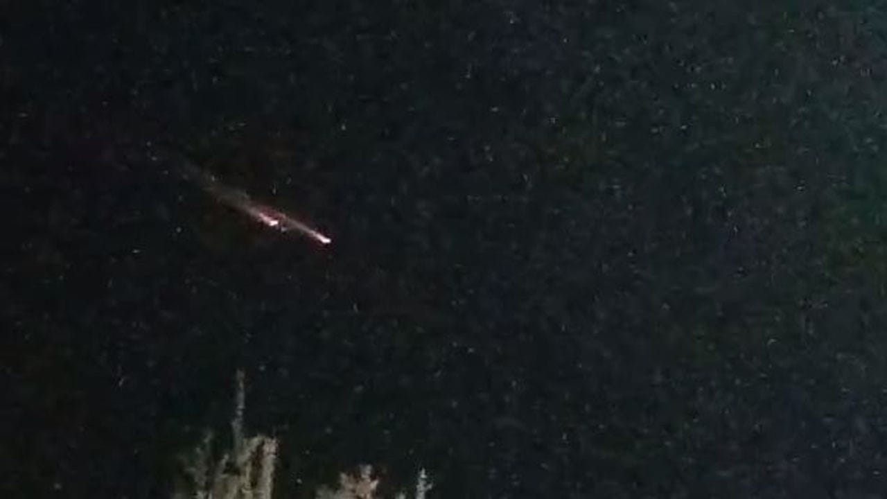 Gujarat : અલૌકિક ખગોળીય ઘટના, સાંજે આકાશમાં ચમકતો અવકાશીય પદાર્થ નજરે પડયો Gujarat : અલૌકિક ખગોળીય ઘટના, સાંજે આકાશમાં ચમકતો અવકાશીય પદાર્થ નજરે પડયો