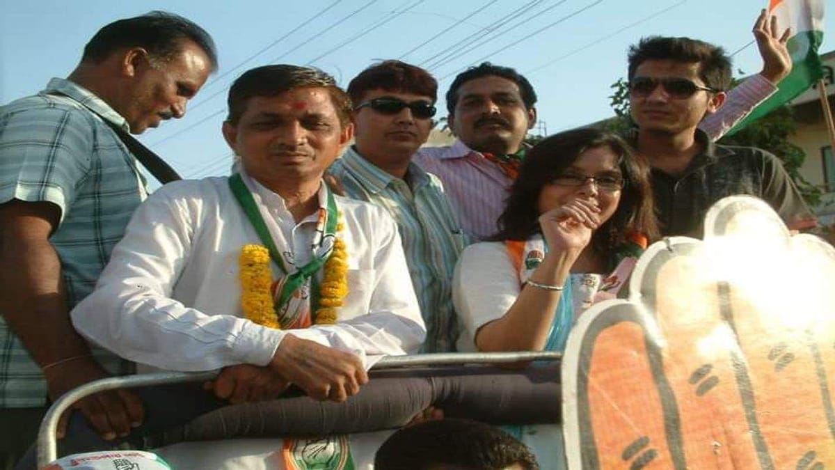 Rajkot : નરેશ પટેલના રાજકારણમાં જોડાવાની અટકળો વચ્ચે કોંગ્રેસનો પ્રચાર કરતા જૂના ફોટો વાયરલ