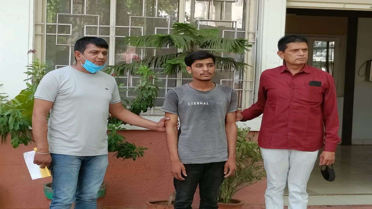 Ahmedabad : લોક રક્ષક ભરતી બોર્ડનું ટ્વીટને એડિટ કરી ઉમેદવારોને ગેરમાર્ગે દોરાયા, પાલનપુરના યુવકની ધરપકડ