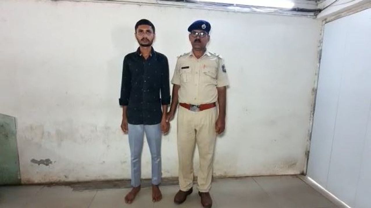 SURAT : યુવતીના પ્રેમમાં પાગલ યુવકનો ઇમોશનલ બ્લેકમેલિંગનો ખેલ, યુવતીના પરિજનોએ નોંધાવી પોલીસ ફરિયાદ