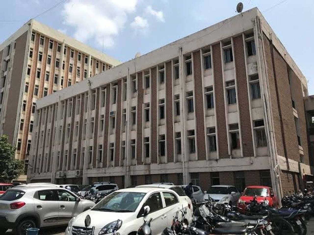 સુરત : સરકારી ઓફિસમાં દસ્તાવેજ એન્ટ્રી કૌભાંડ આચરાયું, અધિકારીઓની સંડોવણીની આશંકા