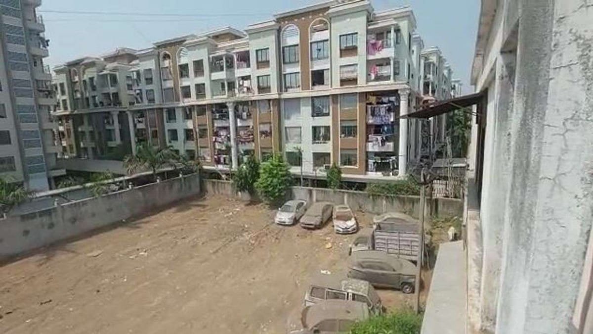 Surat : સરથાણામાં રેસિડેન્સીયલ વિસ્તારમાં પોલીસ સ્ટેશન બનાવવાની કામગીરી સામે લોકોનો વિરોધ