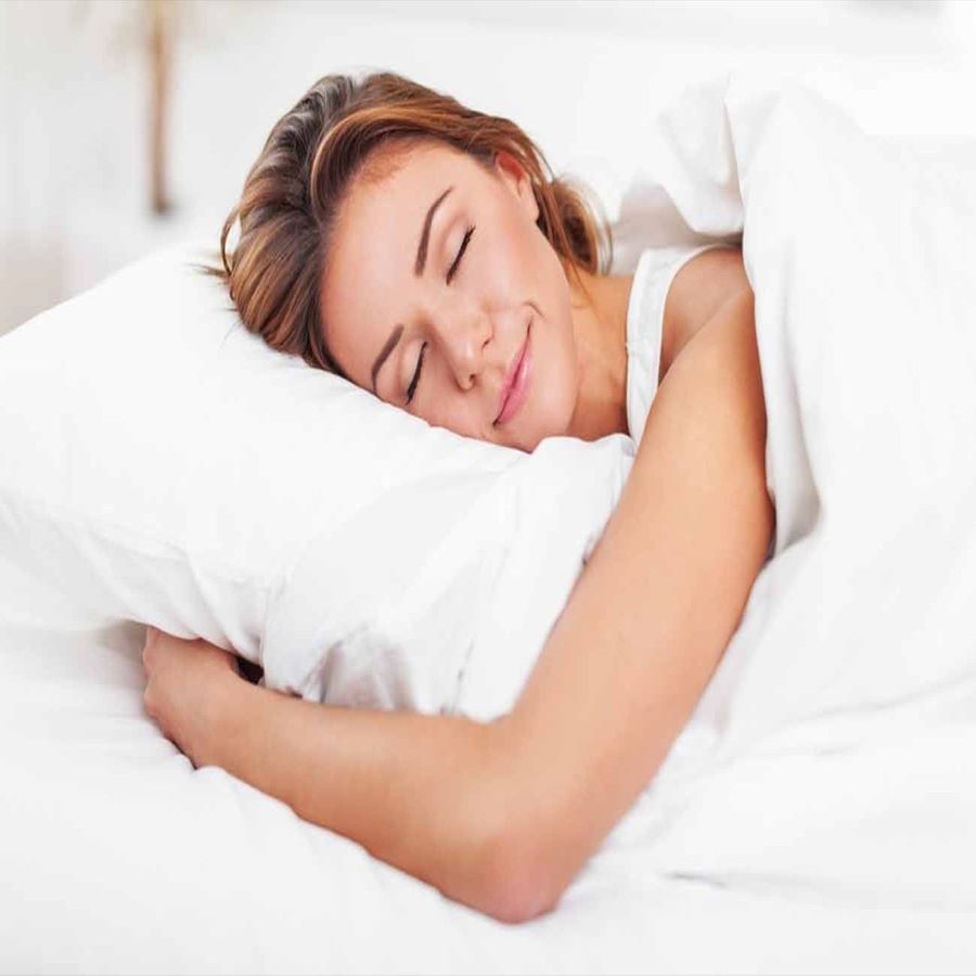સારી ઊંઘ ખુબ જરુરી છે. ઓછામાં ઓછા 7 કે 8 કલાકની ઊંઘ લેવી જોઈએ.સવારે વોકિંગ, ડાન્સ, દોરડા કૂદ અને સાઈકલિંગ જેવી એક્ટિવીટી કરો. રાત્રે ભોજન પછી 15 કે 30 મિનિટની વોક જરુર કરો. 
