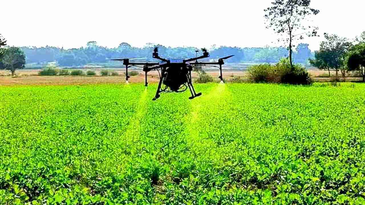 Agriculture Drone: આગામી ખરીફ સિઝનથી ખેતરોમાં ડ્રોન દ્વારા ખાતર છાંટવાની તૈયારીઓ શરૂ, ખેડૂતોને મળશે તેનો લાભ