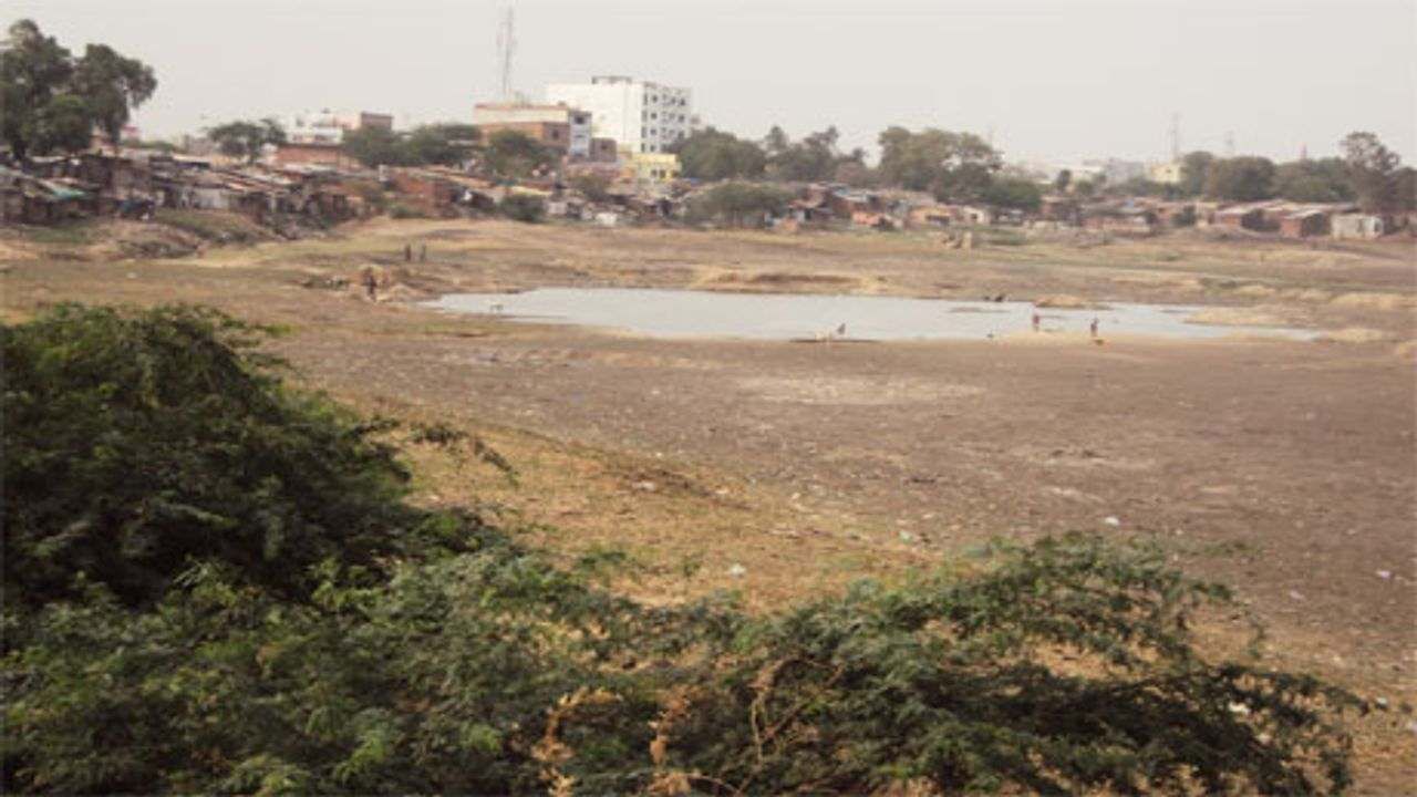 Ahmedabad :કોર્પોરેશનના તળાવ નિર્માણ પાછળ કરોડોના ખર્ચ બાદ પણ જાળવણીમાં જોવા મળતી બેદરકારી