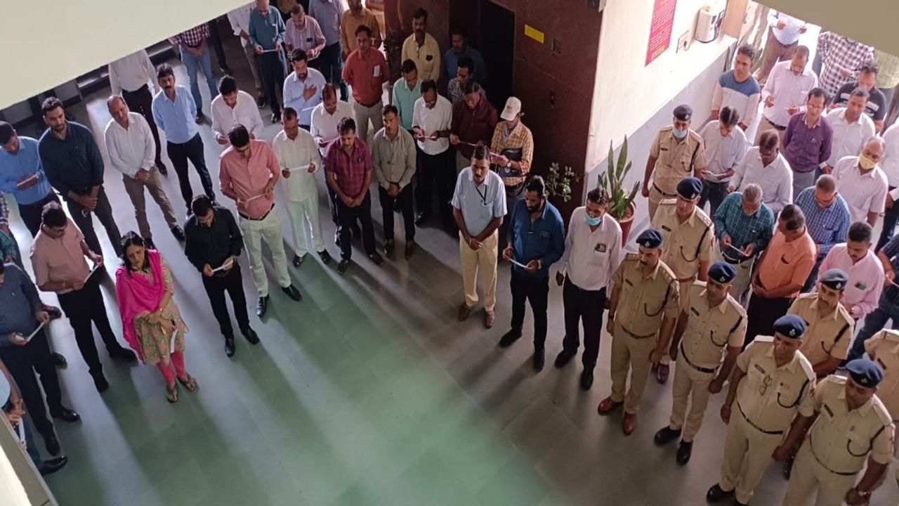 Ahmedabad : રેલવે મંડળ કાર્યાલય ખાતે આતંકવાદ વિરોધી દિવસ મનાવવામાં આવ્યો