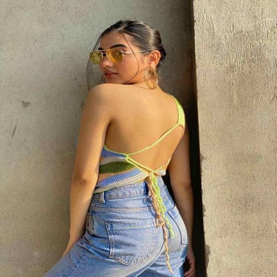 સુંદરતાની વાત કરીએ તો ઉર્ફી જાવેદની બહેન અસ્ફી પણ કોઈથી ઓછી નથી. ઉર્ફીની જેમ અસ્ફી પણ જોવામાં સુંદર છે. જે તમે અસ્ફીના ઈન્સ્ટાગ્રામ પર જોઈ શકો છે.