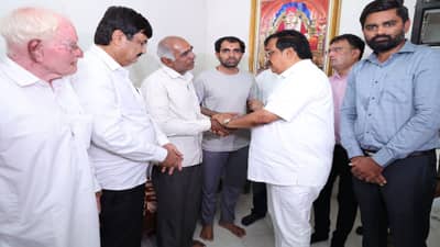 Surat : તક્ષશીલા દુર્ઘટનામાં 15 બાળકોના જીવ બચાવનાર રિયલ હિરોની હાલત દયનીય, સી.આર.પાટીલ દ્વારા પાંચ લાખની જાહેરાત