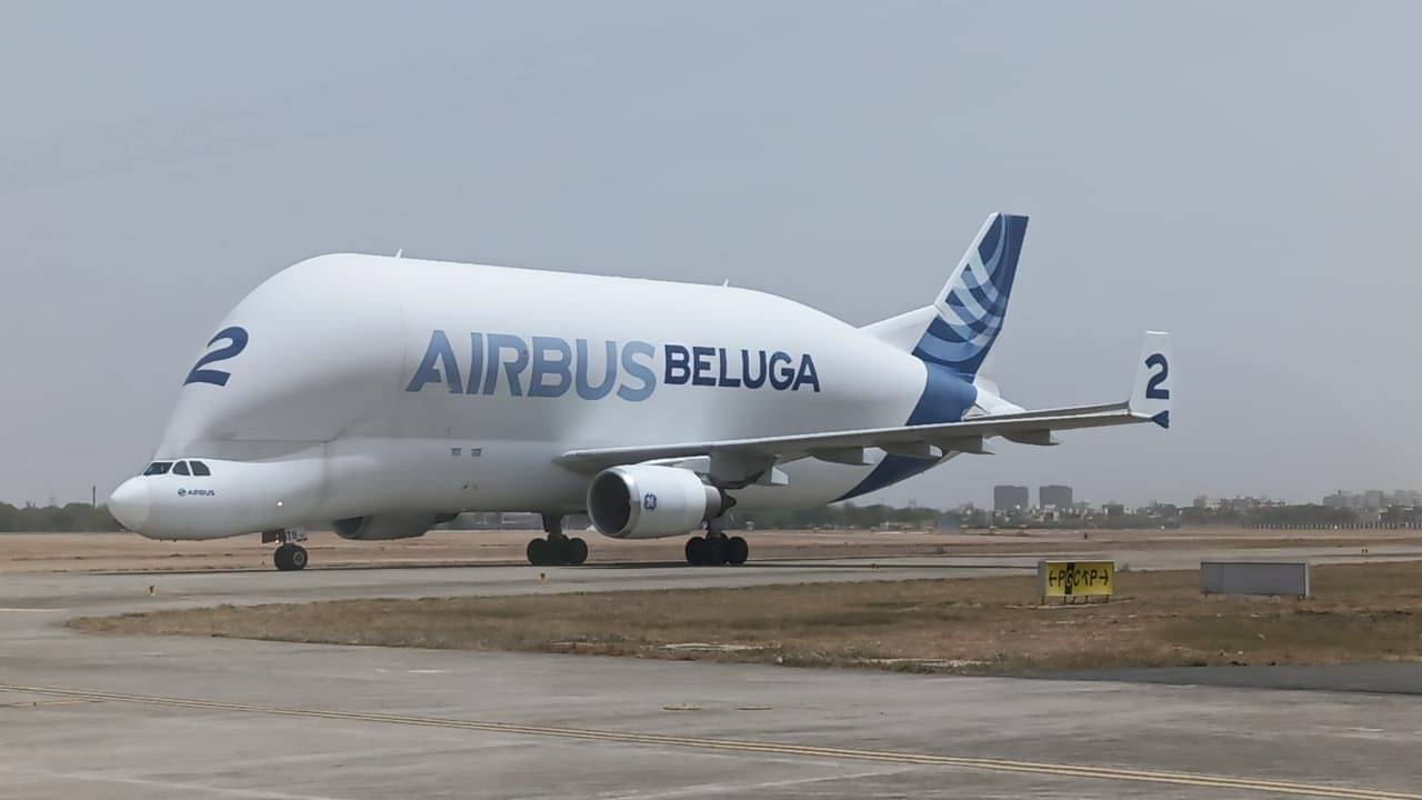 અમદાવાદ એરપોર્ટ પર પ્રથમ વખત લેન્ડ થયું અનોખુ બેલુગા એરબસ કાર્ગો વિમાન, જુઓ VIDEO