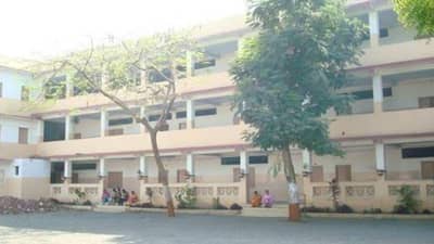 Surat : વાડિયા વિમેન્સ કોલેજમાં પેપર લીકમાં આચાર્ય સસ્પેન્ડ, આચાર્ય મંડળે કહ્યું, આ માનવીય ભૂલ છે પોલીસ તપાસ કરાવી યોગ્ય નથી