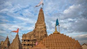 Tv9 Bhakti : મંદિર પર શા માટે ફરકાવવામાં આવે છે ધજા ? મંદિરના રહસ્યોને જાણીને તમે પણ રહી જશો દંગ ! 