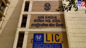 Ahmedabad: LICના IPOના વિરોધમાં LIC કર્મચારીઓ દ્વારા પ્રતિક વિરોધ