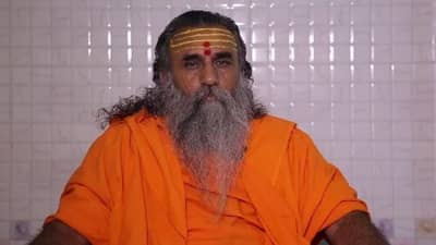 હરિહરાનંદ બાપુએ જૂનાગઢ પહોંચતાં જ નવો આક્ષેપ કર્યો, સરખેજ આશ્રમની ખોટી વસિયત પાછળ સ્ત્રી પાત્ર પણ સંડોવાયેલું છે