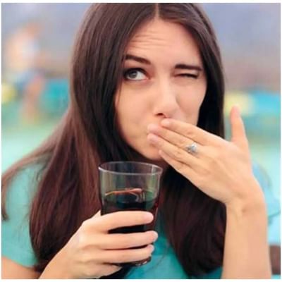 કહેવાય છે કે હેડકી આવે ત્યારે કોઈ યાદ કરતુ હોય છે પણ એવું બિલકુલ નથી. વાસ્તવમાં, જીવનશૈલીમાં બદલાવ વધુ તણાવ અને ધૂમ્રપાન વગેરે પછી હેડકી અચાનક આવે છે. તેનાથી છુટકારો મેળવવા માટે તમે કેટલાક ઘરેલું ઉપાય પણ અજમાવી શકો છો.