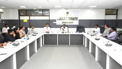 Jamnagar : સુજલામ સુફલામ અભિયાનના વેગ માટે યોજાઈ બેઠક, પાણીની સમસ્યાનો નિવેડો લાવવા કૃષિ મંત્રી રાઘવજી પટેલે આ મુદ્દાઓ પર કરી ચર્ચા