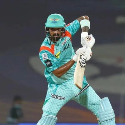 જો આઈપીએલમાં સતત પ્રદર્શન કરનારા ખેલાડીઓની વાત કરીએ તો તેમાં સૌથી ઉપર ડેવિડ વોર્નરનું નામ લખી શકાય છે. તેના સિવાય જો કોઈ અન્ય બેટ્સમેન છે જે છેલ્લા કેટલાક સમયથી આ મોરચે સમાન સ્પર્ધા આપી રહ્યો છે તો તે કેએલ રાહુલ છે. લખનૌ સુપર જાયન્ટ્સના કેપ્ટને આઈપીએલ 2022માં પણ આ જ સાતત્ય જાળવી રાખ્યું છે અને એક ખાસ રેકોર્ડ બનાવ્યો છે, જે વિરાટ કોહલી, રોહિત શર્મા કે સુરેશ રૈના જેવા દિગ્ગજ પણ કરી શક્યા નથી.