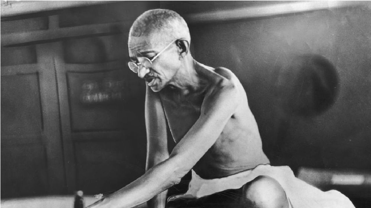 Mahatma Gandhi: પત્રો, ચપ્પલ અને ચશ્મા….યુકેમાં રાષ્ટ્રપિતા સાથે જોડાયેલી વસ્તુઓની હરાજી થશે, 70 ઐતિહાસિક ધરોહરની લાગશે બોલી