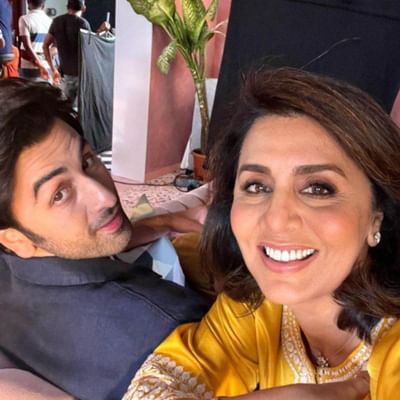 અભિનેતા રણબીર કપૂર અને માતા નીતુ કપૂર વચ્ચે ખૂબ જ ખાસ સંબંધ છે. તેની પ્રોફેશનલ લાઈફથી લઈને અંગત જીવન સુધી, અભિનેતા તેની માતા પાસેથી ટિપ્સ લે છે.