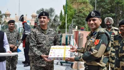 ઈદની ઉજવણી વચ્ચે સરહદ પર વહેંચાઈ રહ્યો છે પ્રેમ, BSFએ પાકિસ્તાન અને બાંગ્લાદેશની સેનાને આપી મીઠાઈ, તસવીર સામે આવી