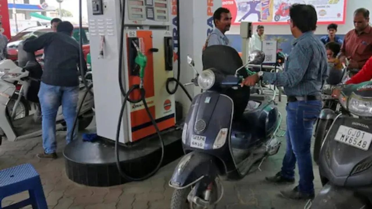 Petrol-Diesel Price: મોદી સરકારનો મોટો નિર્ણય, એક્સાઇઝ ડ્યુટીમાં ઘટાડો થતા પેટ્રોલ લિટર દીઠ 9.5 રૂપિયા અને ડીઝલ 7 રૂપિયા સસ્તું થયું
