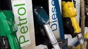 Maharashtra Petrol Diesel Price: કેન્દ્ર સરકાર બાદ હવે રાજ્ય સરકારે પણ ઘટાડ્યો વેટ, પેટ્રોલ અને ડીઝલની કિંમત આવ્યો આટલો ઘટાડો