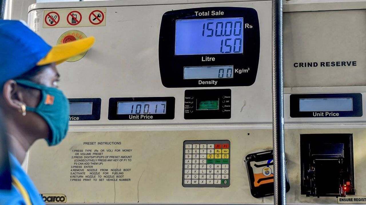 Petrol Diesel Price Today : ફરી તમારા વાહનનું ઇંધણ મોંઘુ થવાના મળી રહ્યા છે સંકેત!!! જાણો આજે શું છે 1 લીટર પેટ્રોલ - ડીઝલનો ભાવ