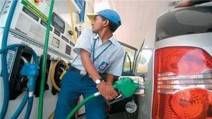 Petrol Diesel Price Today : ક્રૂડ ઓઈલની કિંમતમાં થયો મોટો ઘટાડો, શું દેશમાં પેટ્રોલ - ડીઝલ સસ્તા થશે? જાણો લેટેસ્ટ રેટ