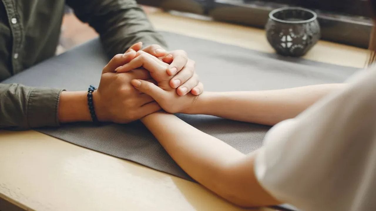 Relationship Tips: રિલેશનશિપમાં આવતાની સાથે જ તમારા પાર્ટનરને ભૂલથી પણ આ વાતો ન જણાવો