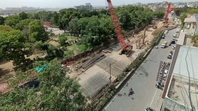 Surat: તંત્ર દ્વારા આખો કોટ વિસ્તાર ખોદી નંખાતાં સુરતીઓને ભારે હાલાકી, કોર્પોરેશન રોડ પર જ કાચબા ગતિથી કામ ચાલતા રહીશો મુશ્કેલીમાં