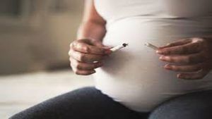 સાવધાન : ધૂમ્રપાનથી મહિલાઓને પ્રી-મેચ્યોર ડિલિવરીનું જોખમ, તે બાળકની વૃદ્ધિને અસર કરે છે