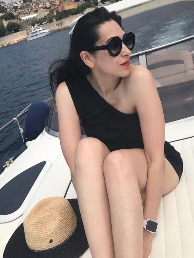 વિવેક એક્સપ્રેસ (ડિબ્રુગઢથી કન્યાકુમારી) - વિવેક એક્સપ્રેસ (ડિબ્રુગઢથી કન્યાકુમારી)યાદીમાં ટોચ પર છે. જે સપ્તાહમાં એકવાર ડિબ્રુગઢથી કન્યાકુમારી સુધી ચાલે છે. આ સાપ્તાહિક ટ્રેન હાલમાં ભારતમાં સૌથી લાંબી ટ્રેન રૂટ પૈકીની એક છે અને વિશ્વની 24મી (અંતર અને સમયની દ્રષ્ટિએ) છે. આ માર્ગ 50 થી વધુ સ્ટોપેજ સાથે લગભગ 80 કલાકમાં ડિબ્રુગઢથી કન્યાકુમારી સુધી 4273 કિમીનું અંતર કાપે છે.