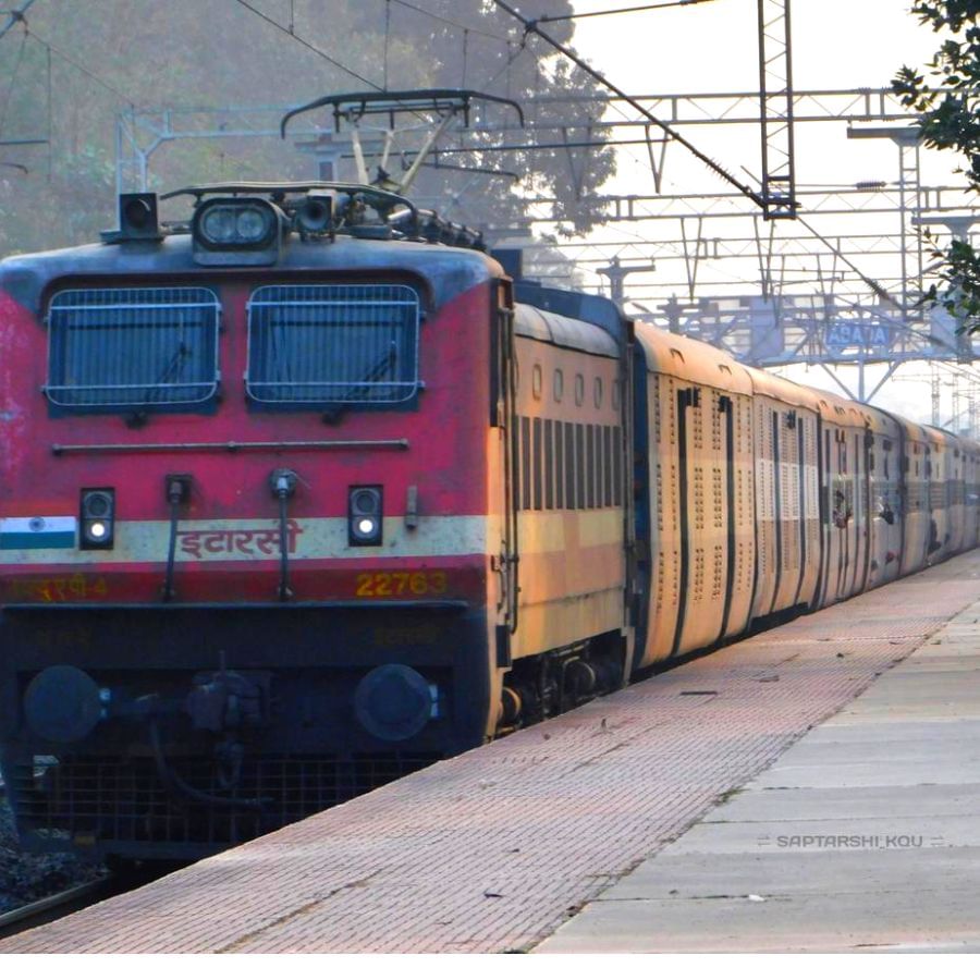 તિરુવનંતપુરમ - સિલ્ચર સુપરફાસ્ટ એક્સપ્રેસ - તિરુવનંતપુરમ - સિલ્ચર સુપરફાસ્ટ એક્સપ્રેસ એ સાપ્તાહિક ટ્રેન છે, જે અગાઉ તિરુવનંતપુરમ સેન્ટ્રલ - ગુવાહાટી સુપરફાસ્ટ એક્સપ્રેસ તરીકે ઓળખાતી હતી. પરંતુ રેલ માર્ગ 21 નવેમ્બર, 2017 ના રોજ લંબાવવામાં આવ્યો, જે પછી તિરુવનંતપુરમ - સિલ્ચર સુપરફાસ્ટ એક્સપ્રેસ અને સૌથી લાંબી ચાલતી સુપર-ફાસ્ટ ટ્રેન બની. ટ્રેન 54 સ્ટોપેજ સાથે આશરે 76 કલાકમાં 3932 કિલોમીટરનું અંતર કાપે છે.