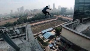 Stunt Video: મુંબઈની ઉંચી ઈમારતોમાં યુવકે લગાવી છલાંગ, વીડિયો જોઈ રૂવાડા થઈ જશે ઉભા