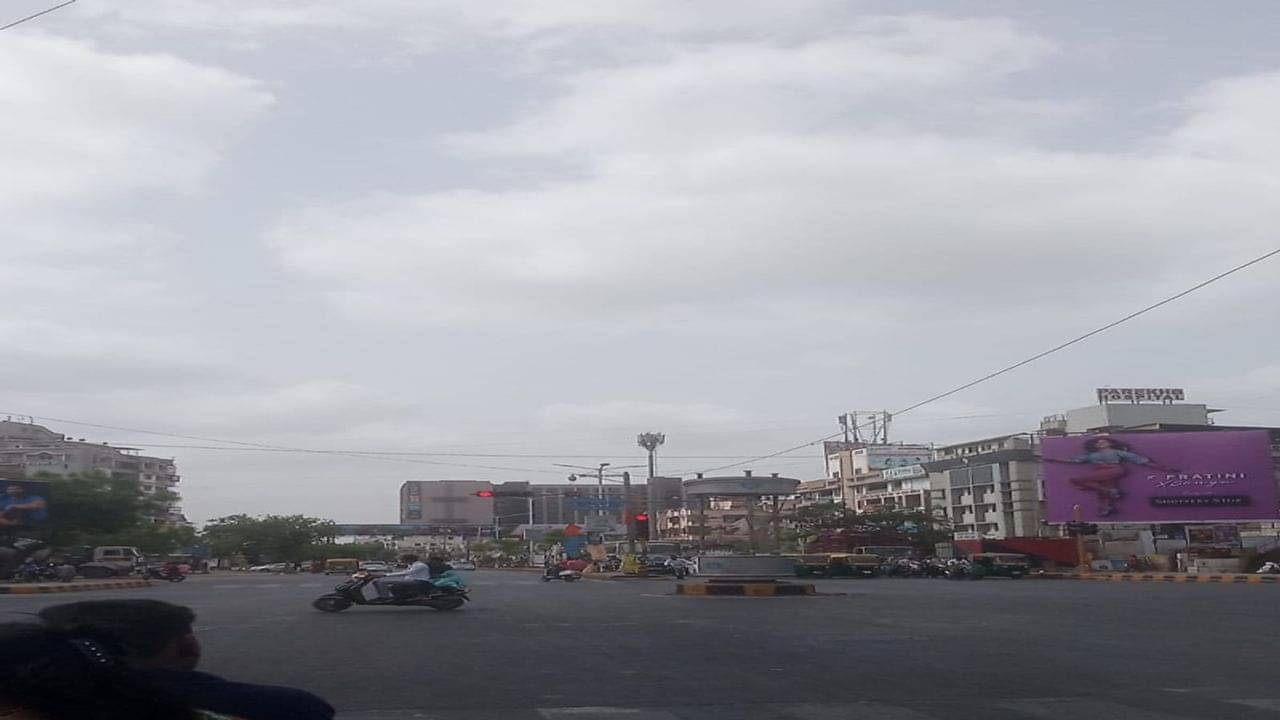 Weather Update : આગામી ત્રણ દિવસ તાપમાન યથાવત રહેશે, માછીમારોને દરિયો ન ખેડવા સૂચના