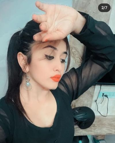 કન્નડ ટીવી અભિનેત્રી ચેતના રાજ(Chetana Raj) વિશે મોટા સમાચાર આવી રહ્યા છે. 21 વર્ષીય સાઉથ અભિનેત્રીનું અવસાન થયું છે. મીડિયા રિપોર્ટ્સ અનુસાર, અભિનેત્રીનું મોત પ્લાસ્ટિક સર્જરીના કારણે થયું હતું. પ્લાસ્ટિક સર્જરી દરમિયાન થયેલી એક ભૂલને કારણે અભિનેત્રીએ પોતાનો જીવ ગુમાવ્યો હતો. અભિનેત્રી ચેતના રાજ ફેટ ફ્રી સર્જરી માટે આવી હતી,