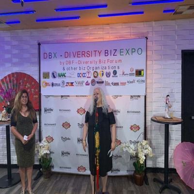 અમેરિકામાં મંદી ગમે ત્યારે દસ્તક દઈ શકે છે તે વચ્ચે લોસ એન્જલસમાં વસનારા એશિયન અમેરિકન્સ દ્વારા ખાસ ડાયવર્સિટી બિઝનેસ એક્સ્પોનું આયોજન કરવામાં આવ્યુ હતું કે જેમાં મોટી સંખ્યામાં બિઝનેસ પર્સન, બેન્કીંગ સાથે સંકળાયેલા મહાનુભાવોએ હાજરી આપી હતી. એશિયન અમેરિકન બિઝનેસ વુમન એસોસિએશન, બિઝનેસ ચેમ્બરનાં પ્રતિનિધિઓએ હાજર રહીને સ્થાનિક લોકોને વેપારથી લઈ વિવિધ સરકારી મદદ અંગેની માહિતિ પુરી પાડી હતી.