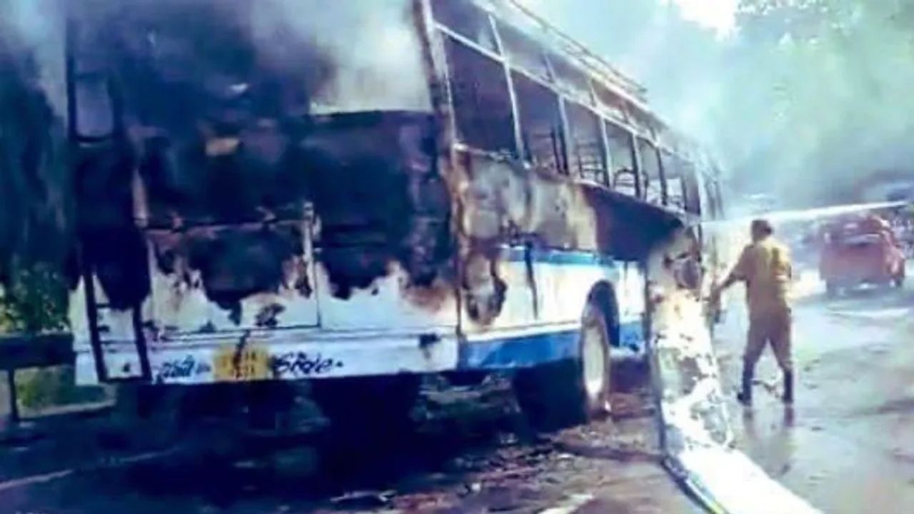 Jammu Kashmir News: જમ્મુથી કટરા જતી બસમાં આગ, 2ના મોત, 22 મુસાફરો દાઝી ગયા, 3ની હાલત ગંભીર
