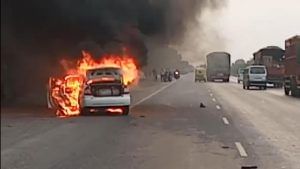 Burning Car : અંકલેશ્વર નજીક ટ્રક સાથે ટક્કર બાદ કાર અગનગોળામાં ફેરવાઈ, 5 લોકોનો આબાદ બચાવ, જુઓ વિડીયો