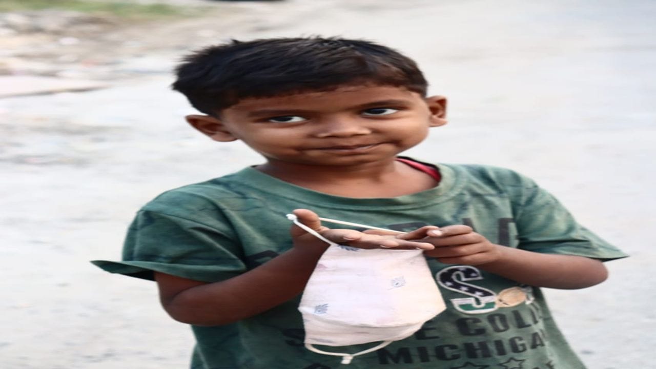 Surat: બેદરકારીએ શ્રમજીવી પરિવારના એકના એક બાળકનો ભોગ લીધો, ઘર પાસે ખોદેલા ખાડામાંથી વીજ વાયરને અડી જતા બાળકનું કરૂણ મોત