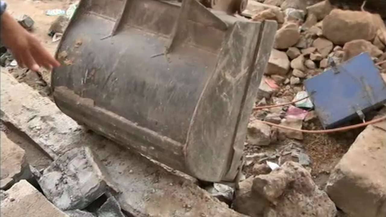 Ahmedabad: અનુપમ બ્રિજ પાસે દીવાલ ધરાશાયી થતા બેનાં મોત, JCB ની ટક્કરથી દીવાલ તૂટી પડી હતી