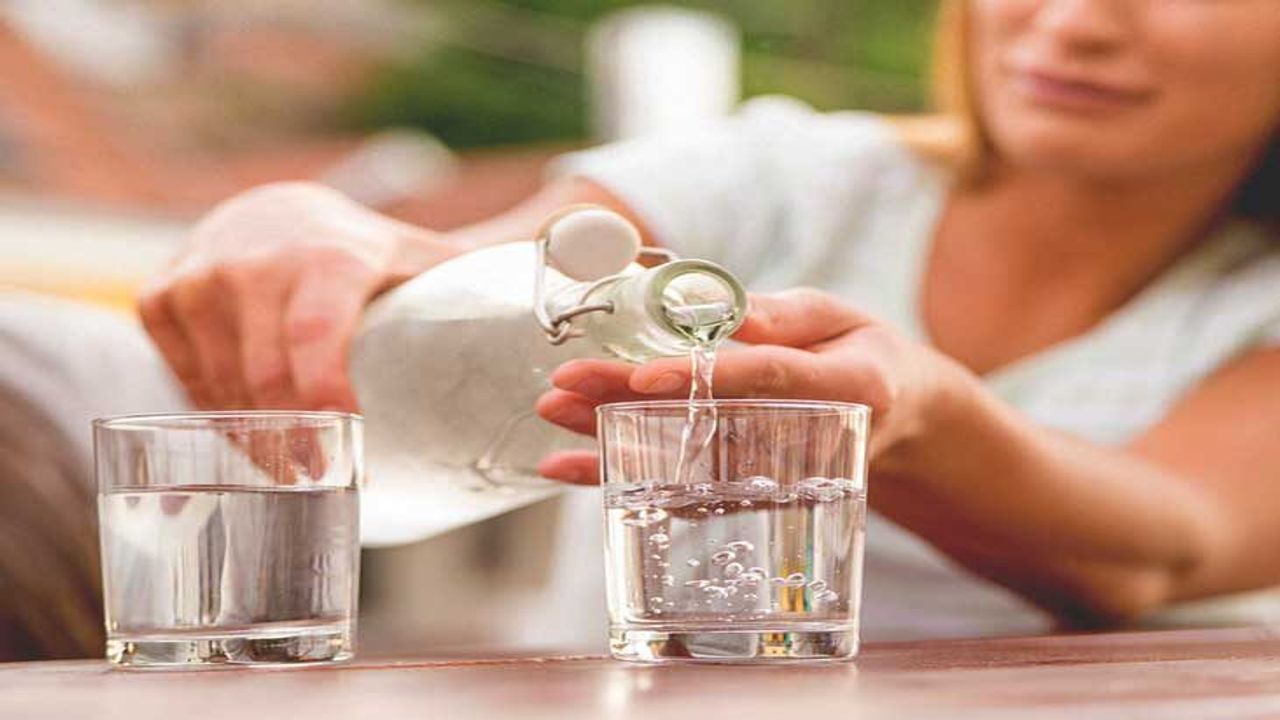 Water : તમારે રોજ કેટલી માત્રામાં પાણી પીવું જોઈએ ? પાણી પીવાથી શરીરને શું લાભ થાય છે ?