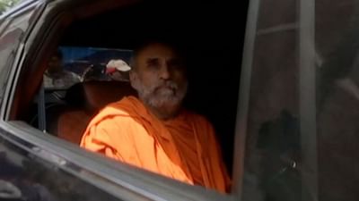 હરીહરાનંદ  ભારતી બાપુને જૂનાગઢ ભારતી આશ્રમ લઇ જવાયા, વડોદરા ક્રાઇમ બ્રાન્ચ ઓફિસમાં પૂછપરછ કરાઈ