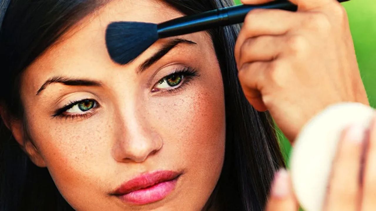 Summer Makeup Tips : આ સરળ ટ્રિક્સ ઉનાળામાં તમારા મેકઅપને સ્વેટપ્રૂફ બનાવશે