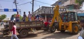 Narmada: ડેડિયાપાડામાં બુલડોઝર ફર્યું, જૂના મોસદા રોડ પર દબાણ કરેલા ઓટલા અને દુકાનો પર તવાઈ બોલાવાઈ